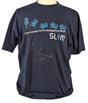 Lot 61 - Queen Brian May Autographed SLIM T-Shirt (UK)