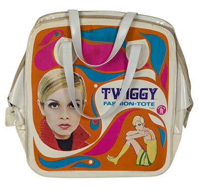 Lot 96 - Twiggy 1967 Mattel White Fashion Tote Bag (USA)