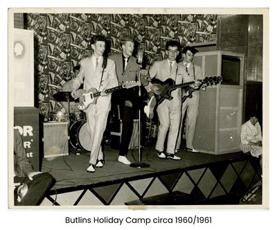 Lot 376 - Johnny ‘Guitar’ Byrne Owned Guitar (Japan)